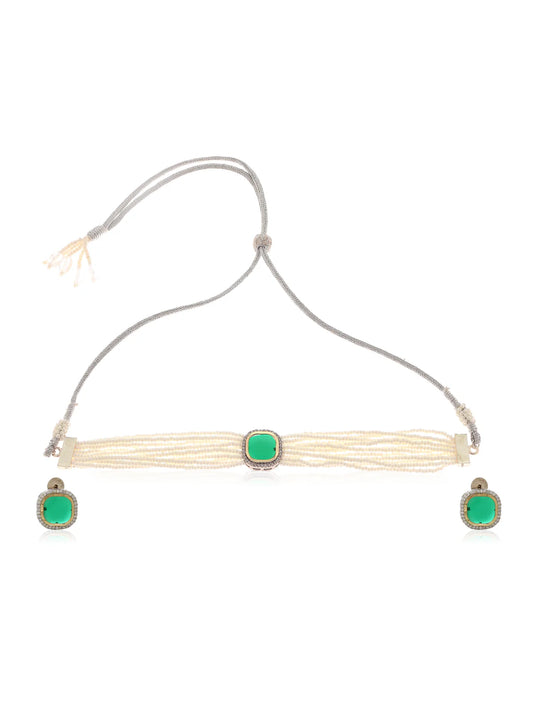 Choker necklace with pearls and green gemstone